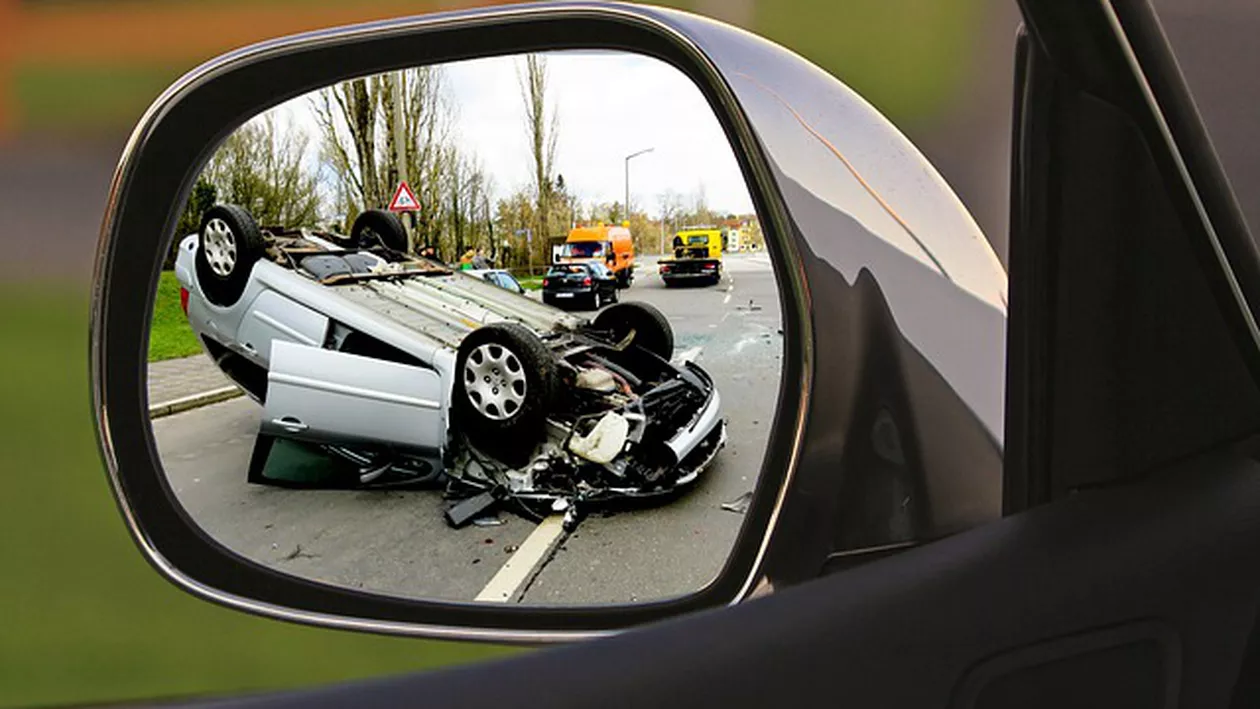 Doi tineri au murit, iar alți trei au fost răniți, într-un accident din județul Botoșani