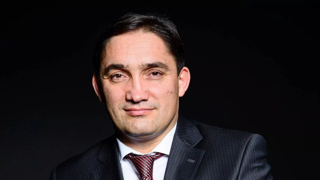 Acuzat de Maia Sandu că e „cal troian” și „omul Rusiei”, Alexandr Stoianglo se declară dispus să aibă o întâlnire cu Vladimir Putin. Candidatul PSRM vrea „resetarea” relațiilor cu Rusia