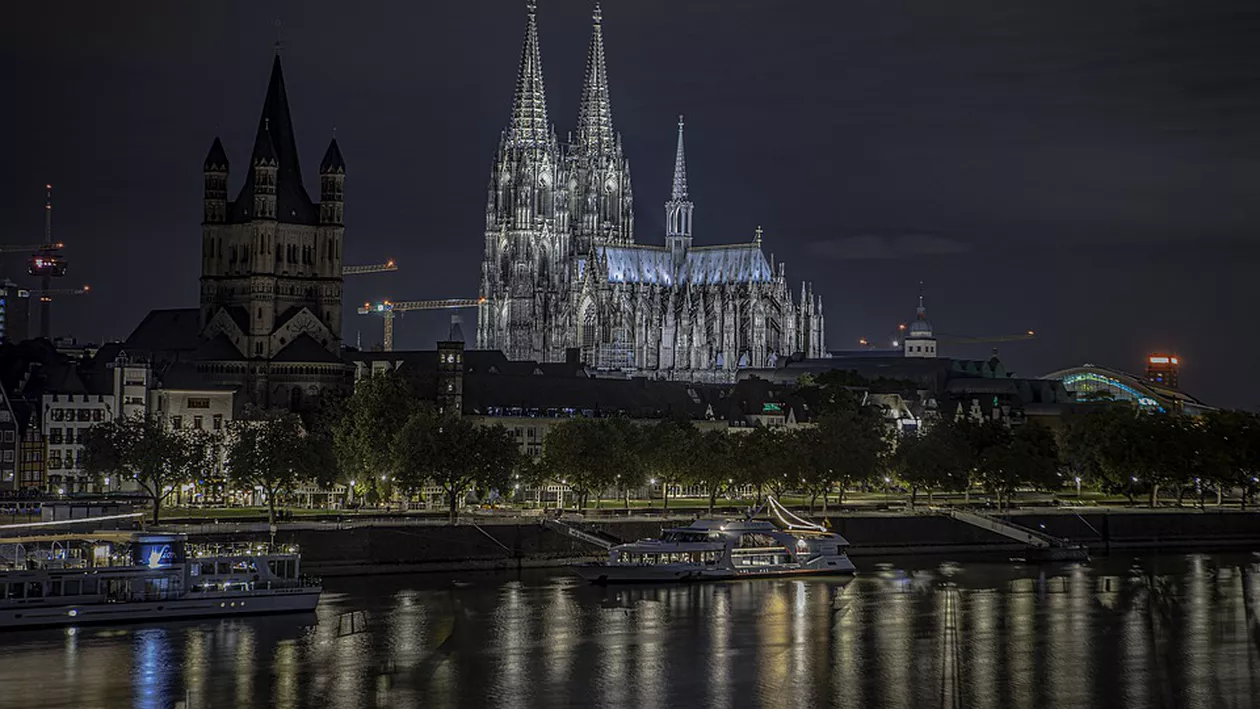 Orașul Köln, unul dintre cele mai importante centre ale credinței catolice din Germania, permite apelul muezin musulman în tot orașul pentru următorii doi ani