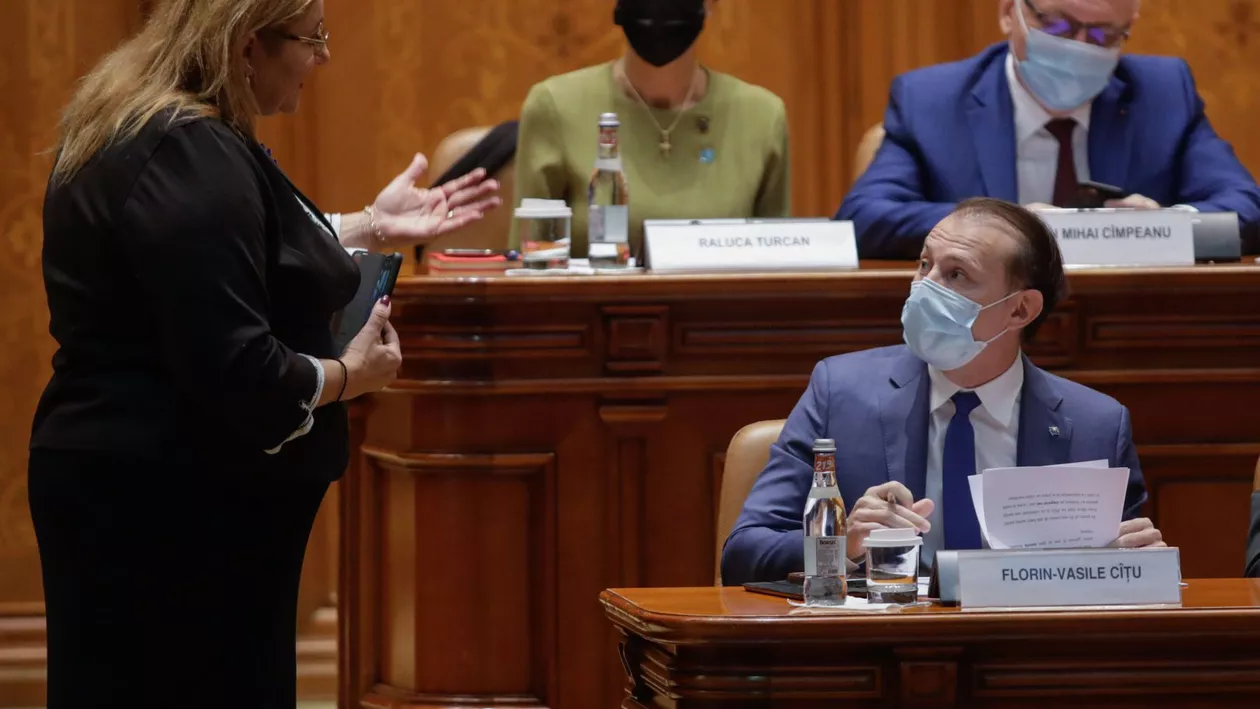 Diana Șoșoacă, mesaj amenințător pentru Florin Cîțu: „Când mai vin cu sacul, vă bag în el și trag fermoarul