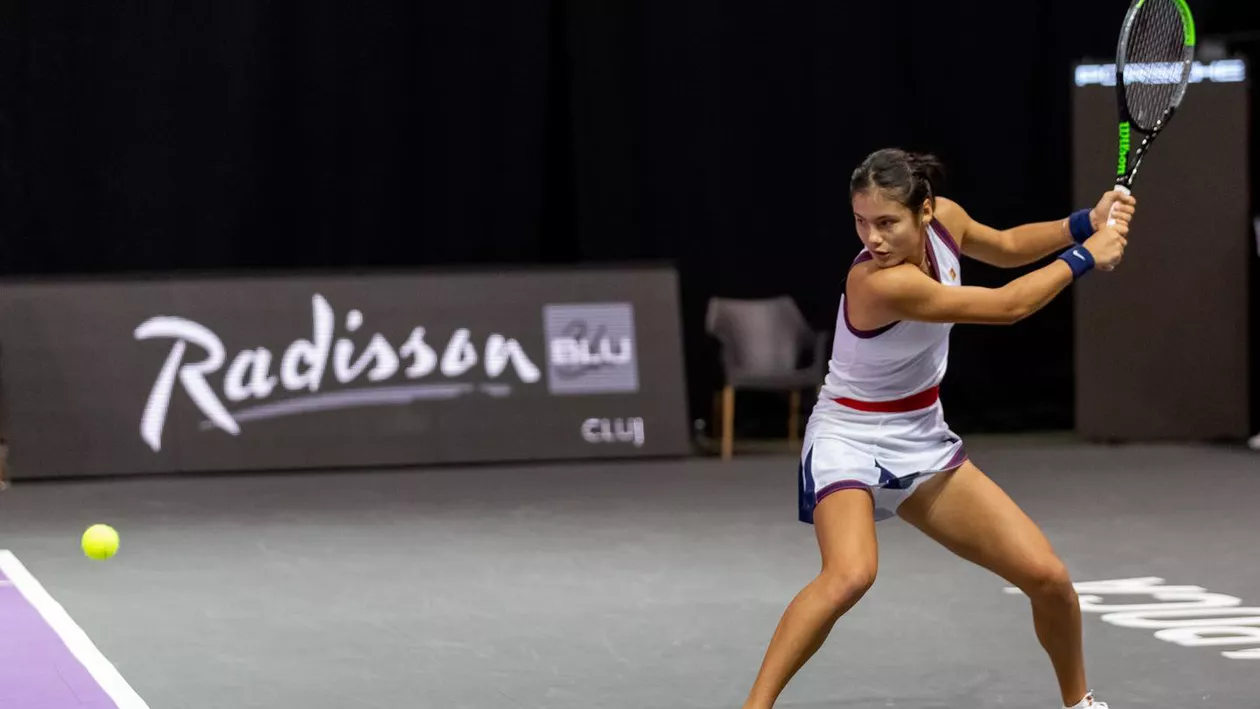Emma Răducanu, mesaj în română după victoria de la Transylvania Open: Îmi place România foarte mult, mă simt ca acasă. Mai aștept un pic și pe urmă voi mânca sarmale (VIDEO)