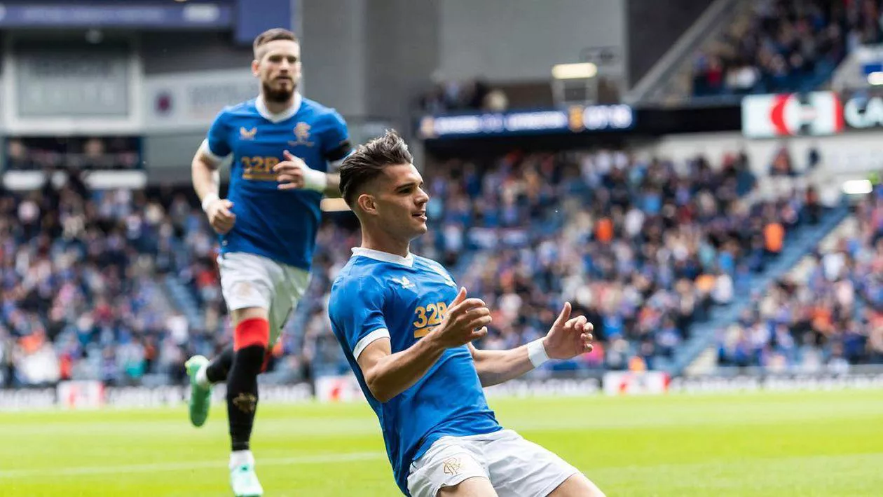 Ianis Hagi, dorit de cel mai promițător club din Anglia. Dan Petrescu: „Va face față