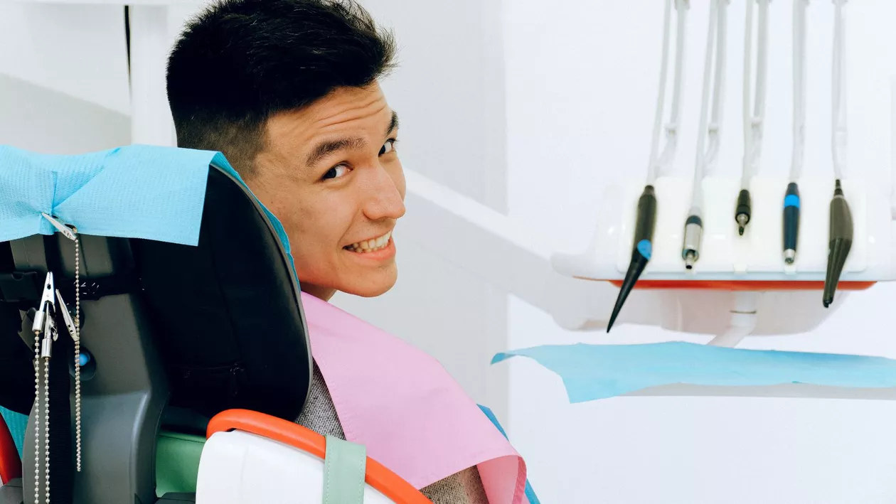 Iata cum poti beneficia de reduceri de mii de lei la un implant dentar!