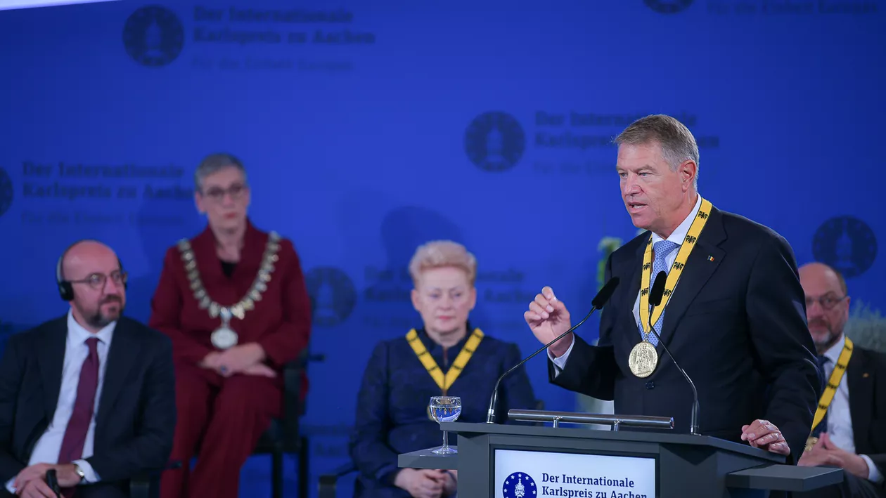 Klaus Iohannis, distins cu Premiul „Carol cel Mare”: Intrarea României în Schengen ar trebui să reprezinte un obiectiv al UE (VIDEO)