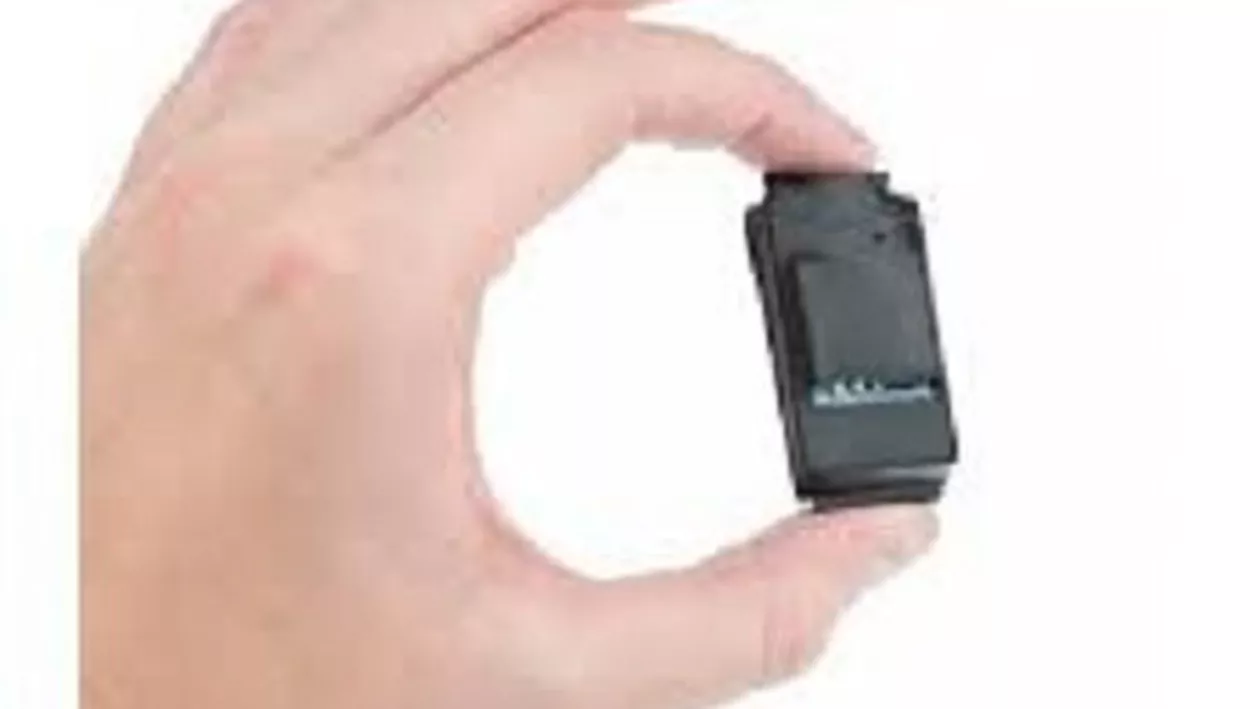 Microfon spion integrat in priza: cum poti afla ceea ce te intereseaza fara sa atragi atentia?
