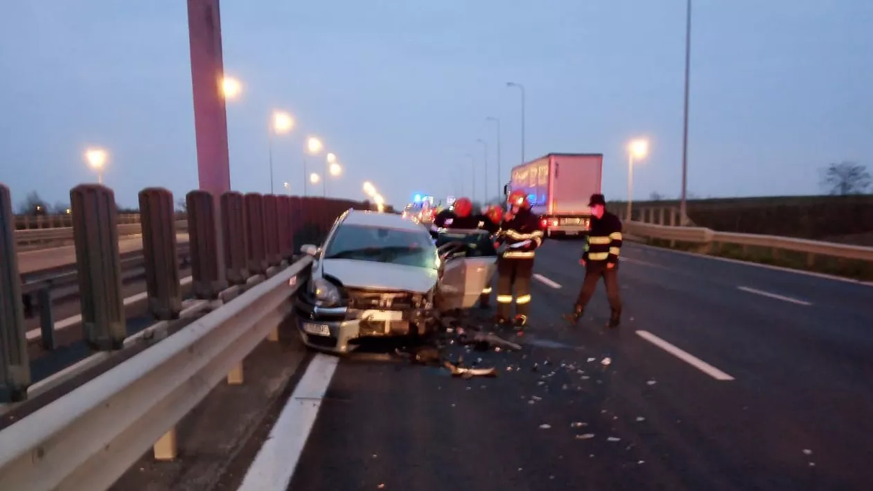 Accident violent pe A1 Deva-Nădlac. O mașină intrase pe contrasens (GALERIE FOTO)
