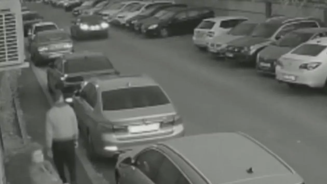 Deținutul evadat din arest, filmat când se plimbă pe străzile din Craiova. Bărbatul este dat în urmărire națională