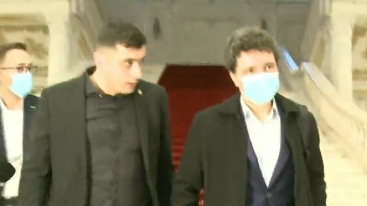 Nicușor Dan, pus la punct de George Simion (AUR), pe holul Parlamentului: „Domnule primar, aveți probleme (VIDEO)