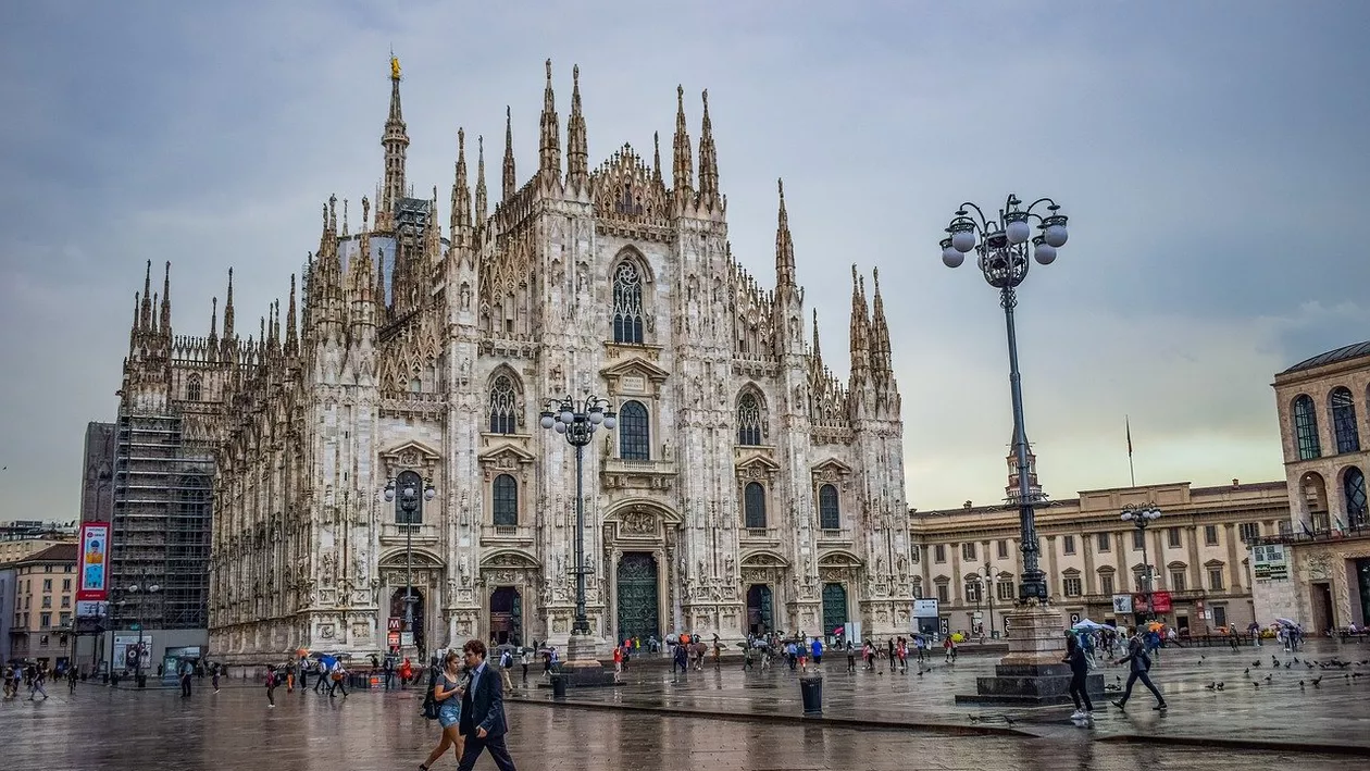Italia introduce noi restricții pentru persoanele nevaccinate. Certificatul verde, obligatoriu inclusiv pentru transportul public. Vaccinarea, obligatorie și pentru personalul din școli, poliție și armată