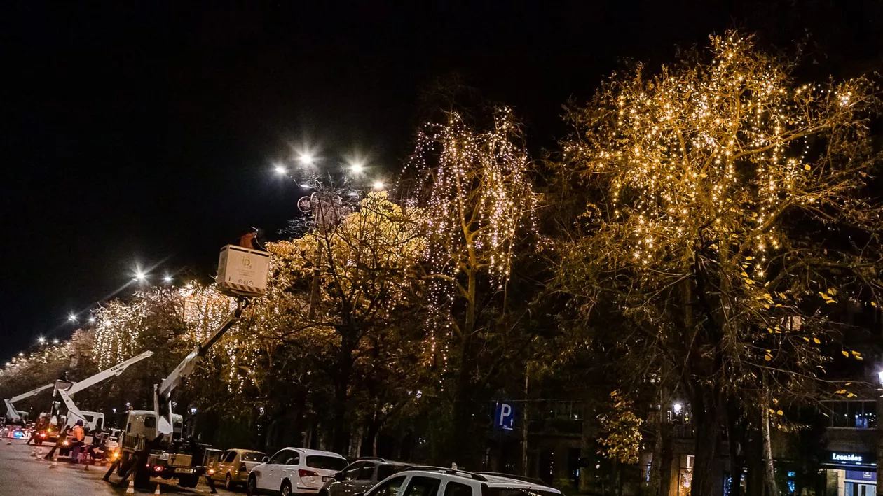 Nicușor Dan: Am început montarea decorațiunilor de Crăciun în București / O operațiune care în trecut costa 9 milioane de lei se va face acum cu 1 milion