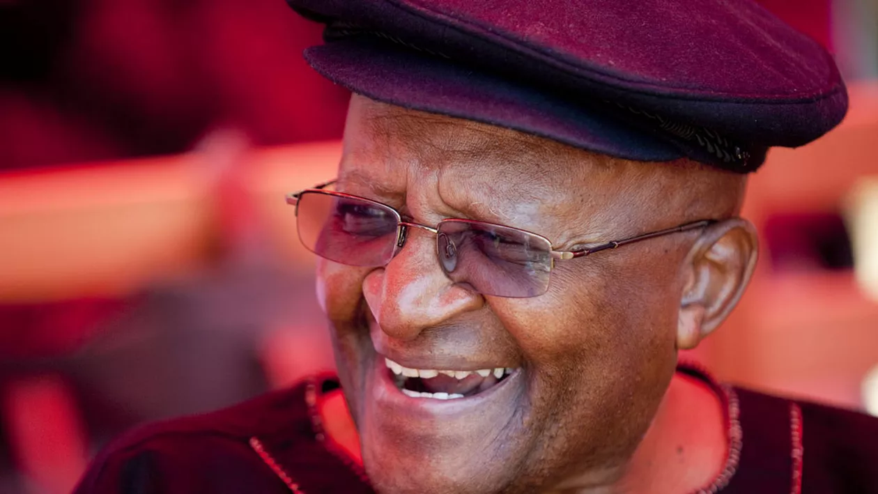 Arhiepiscopul Desmond Tutu, laureat al premiului Nobel pentru Pace, a murit la vârsta de 90 de ani