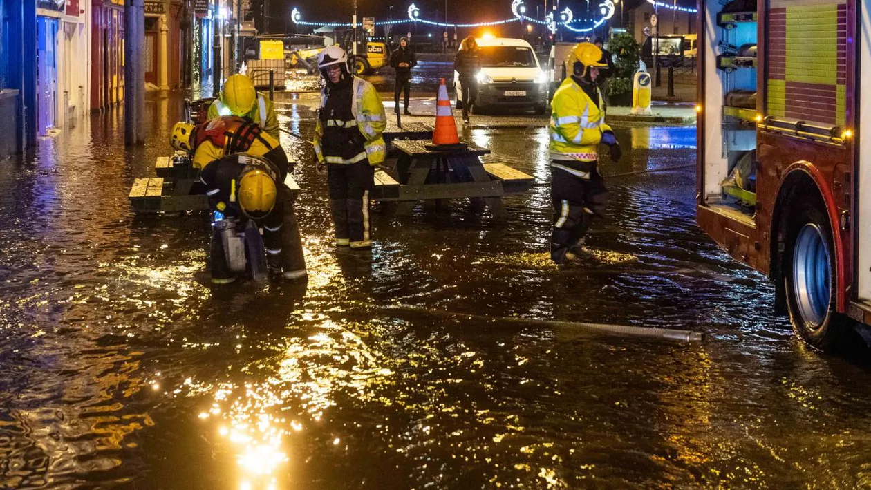 Barra, furtuna care a făcut ravagii în Irlanda și Marea Britanie. Cel puțin 50.000 de oameni au rămas fără curent electric (Galerie FOTO)