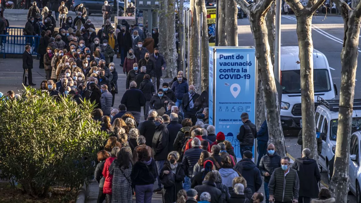 Spania a început vaccinarea anti-COVID pentru copiii de 5 – 11 ani. Cozi uriașe în fața spitalelor din Madrid