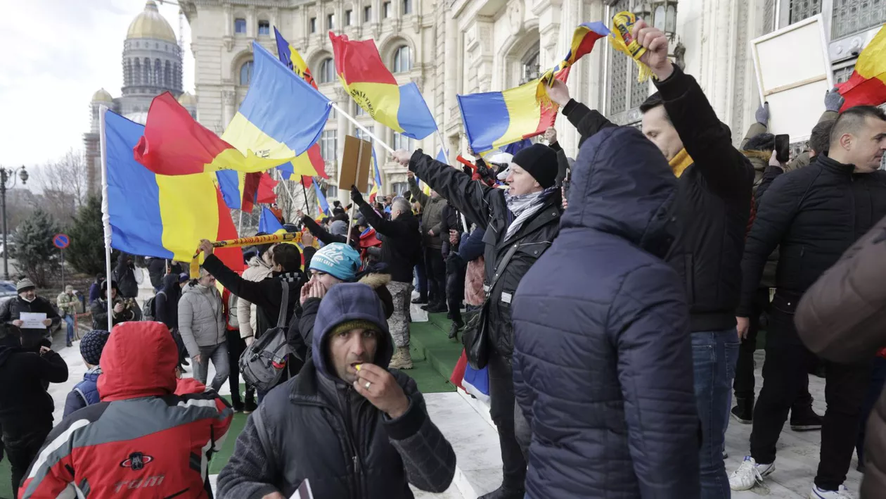 Alexandra Văcaru, Prefectul Capitalei, cere protestatarilor să părăsească zona exterioară a Palatului Parlamentului