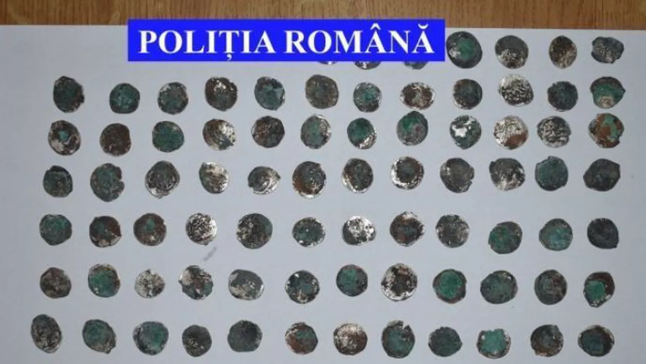 Doi români, prinși după ce au furat 103 monede medievale. De unde ar fi fost sustrase și ce valoare au