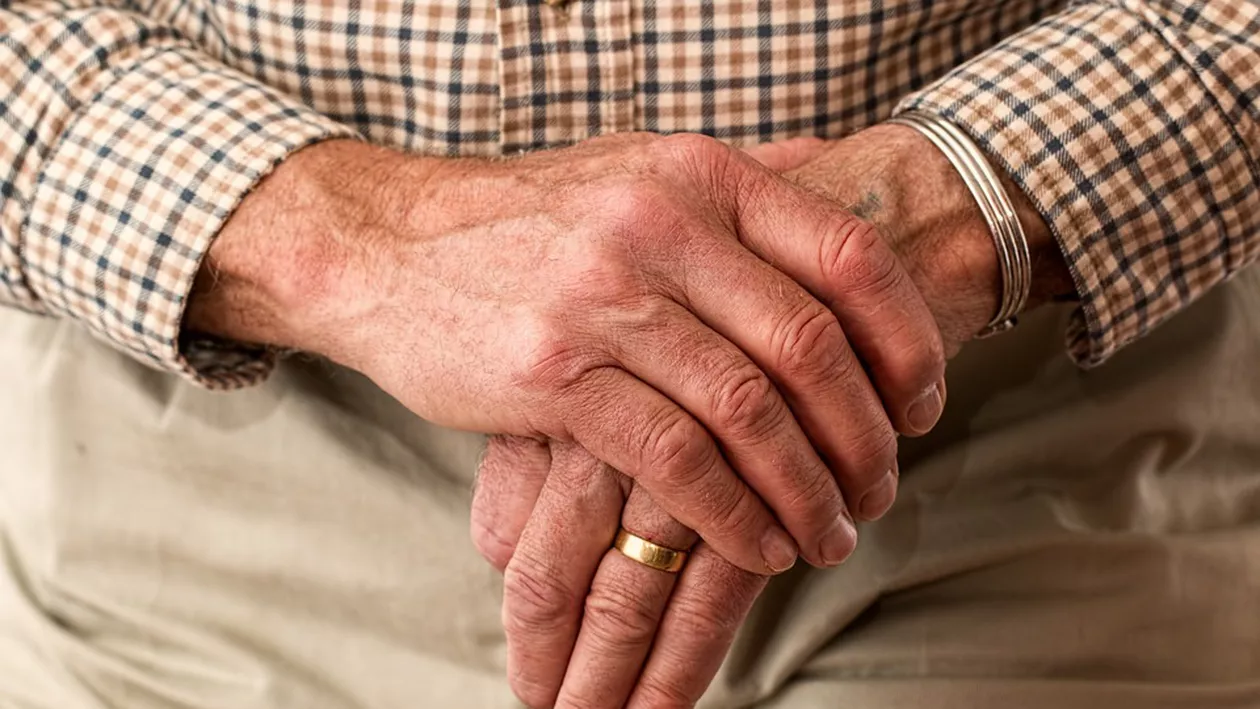 Pensionarii cu venituri până în 1.429 de lei pe lună vor beneficia de medicamente compensate cu 90%