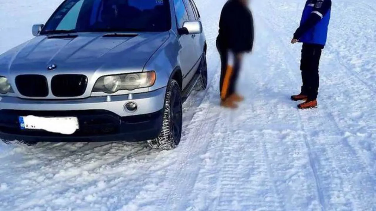 Doi bărbaţi, prinși cu SUV-urile pe pârtia de schi din staţiunea Muntele Mic. Au fost amendați cu 2.000 de lei