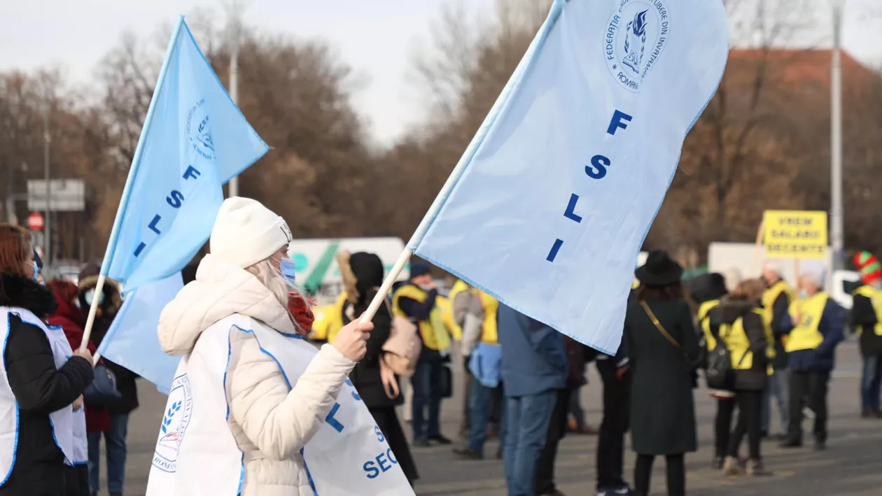 Protest la Guvern: Angajaţii din învăţământ sunt nemulțumiți că nu au fost majorate salariile conform legislației