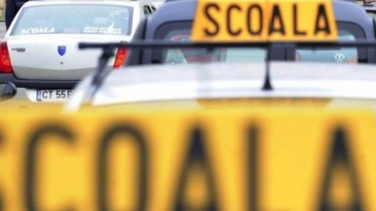 Accident teribil, produs chiar la examenul auto. Mașina unei școli de șoferi a fost implicată într-o tamponare cumplită (VIDEO)