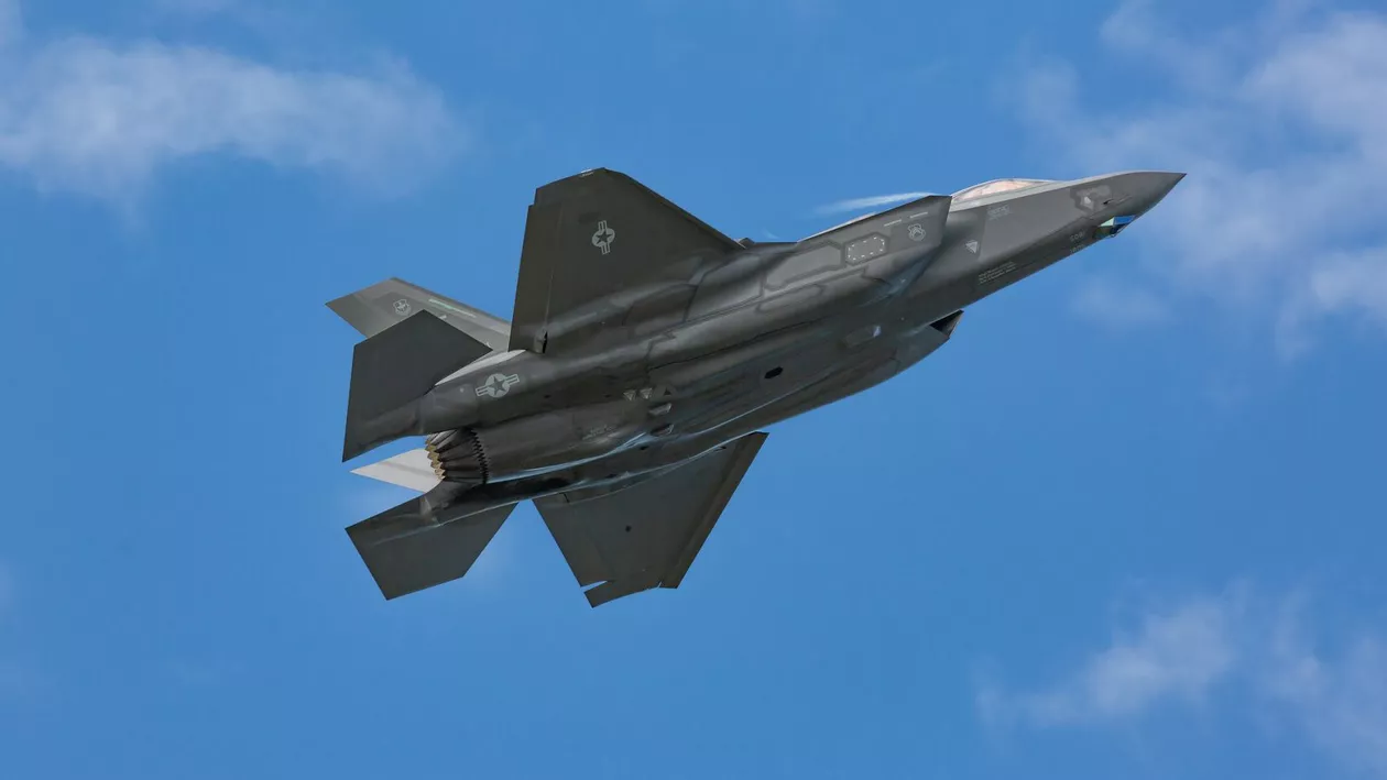 Aterizare eşuată a unui avion de luptă F-35 pe un portavion american, în Marea Chinei de Sud: 7 piloți au fost răniți