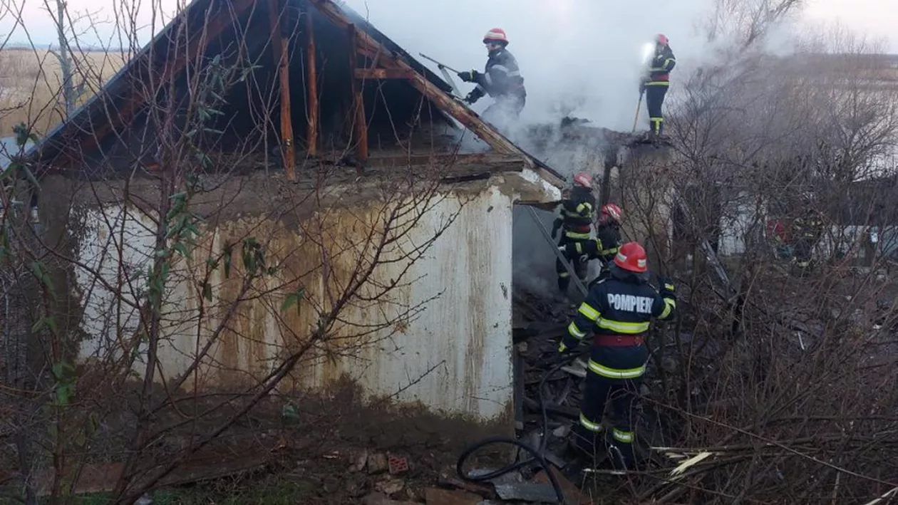 Tucea: Un bărbat a ars în propria locuință, cuprinsă de flăcări