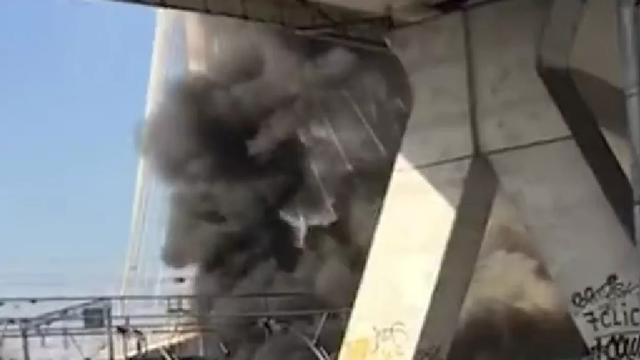 Incendiu violent la o spălătorie improvizată, lângă Podul Basarab din Capitală. Ștefan Etveș, realizator B1 TV: S-a aprins foarte repede (VIDEO)