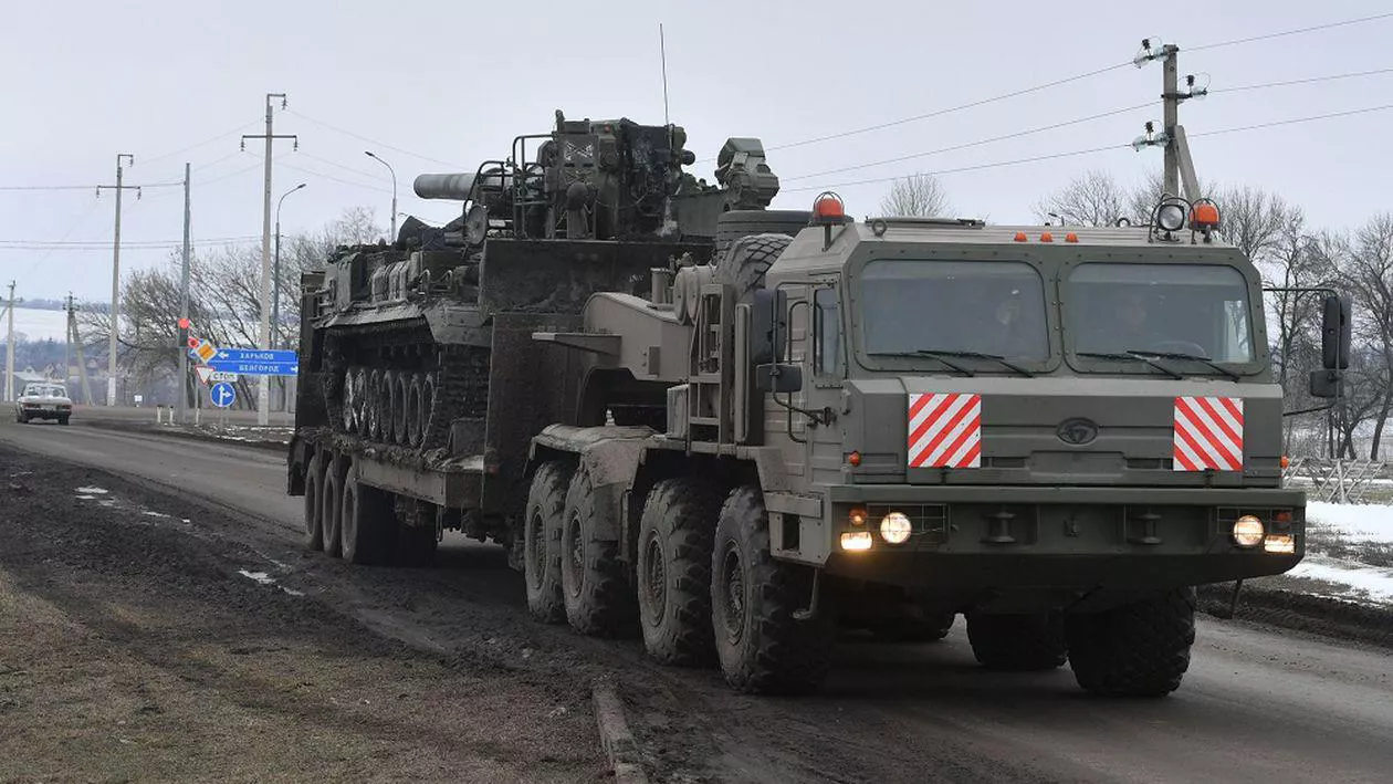 Zeci de morți și sute de răniți în urma atacului împotriva orașului Harkov. Bombardamente în timpul negocierilor de pace