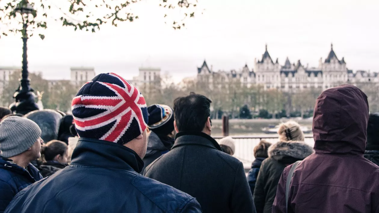 Marea Britanie: Românii și cetățenii U.E. fără acte sau viză ar trebui să plece de bună voie, altfel vor fi deportați