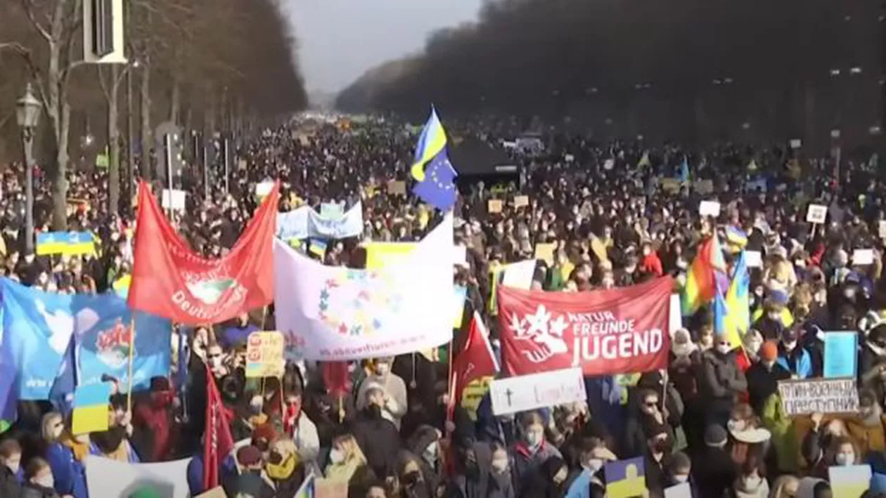 Protest masiv în Germania împotriva invaziei ruse: Peste 100.000 de oameni cer încetarea războiului (VIDEO)