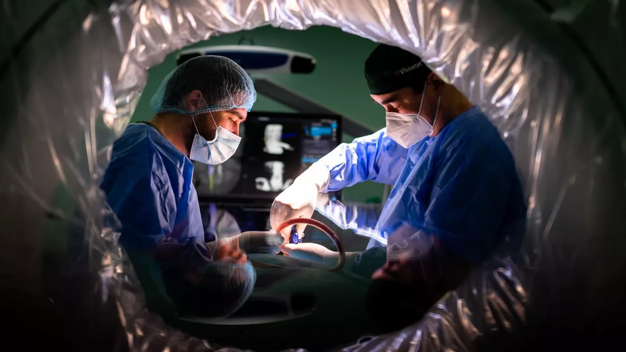 Tumoră extrem de rară, extirpată de medicii de la Spitalul de Nerochirurgie Iași (video)