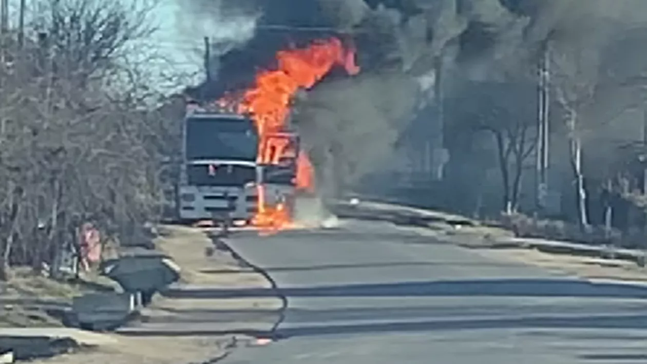 Un TIR încărcat cu îngrășământ natural a luat foc în Giurgiu. Șoferul a simțit miros de fum