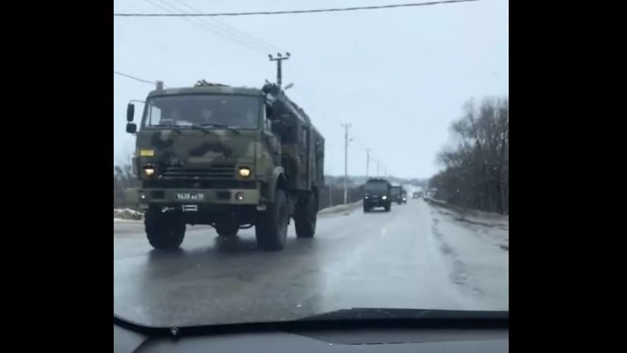 Washington Post: Rusia continuă să trimită mii de soldați și echipament militar la granița cu Ucraina, arată clipuri postate pe TikTok (VIDEO)