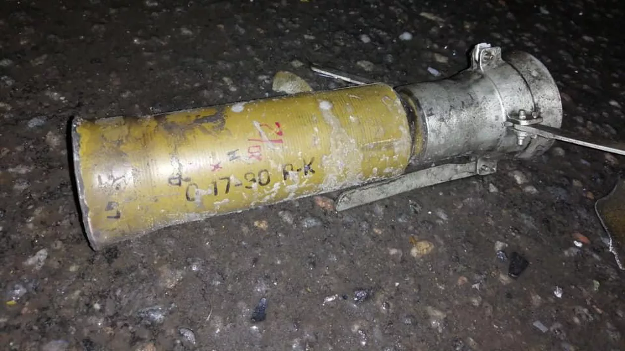Un lansator de grenade antitanc, găsit de un om al străzii,  într-o clădire abandonată din Odesa