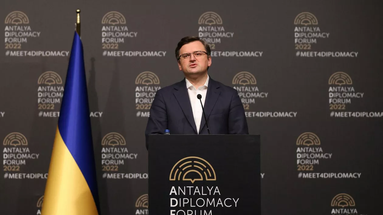 Dmitro Kuleba: Ucraina e dispusă să renunţe la intrarea în NATO dacă țările vecine și membrii permanenți ai Consiliului de Securitate al ONU, inclusiv Rusia, îi asigură un „sistem de garanţii similar”