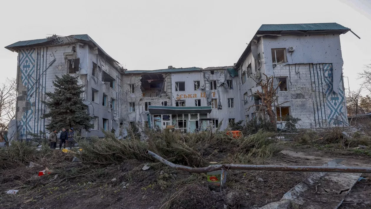 Război în Ucraina: Rușii au provocat distrugeri de peste 500 de miliarde de euro / Peste 5.000 de morți în Mariupol / Kievul spune că are dovezi că forțele ruse au utilizat arme interzise de convențiile internaționale