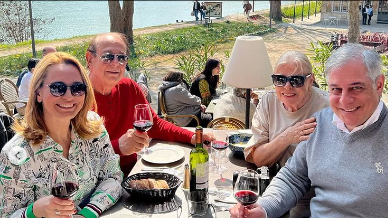 Andreea Esca, surprinsă alături de socri, în Paris. Cum a petrecut prezentatoarea de ziua soțului său
