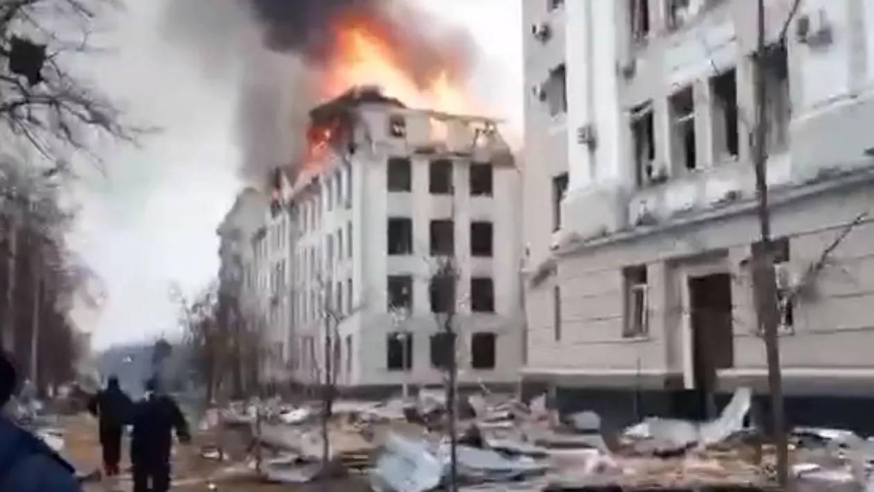 Bombardamentele rusești în Harkov au distrus și Facultatea de Sociologie.  Clădirea e aproape de biroul regional al Ministerului de Interne (VIDEO) -  B1TV.ro