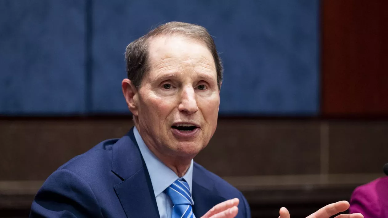 Senatorul Statelor Unite, Ron Wyden, își exprimă frustrarea pentru amânarea proiectului de lege care pedepsește Rusia