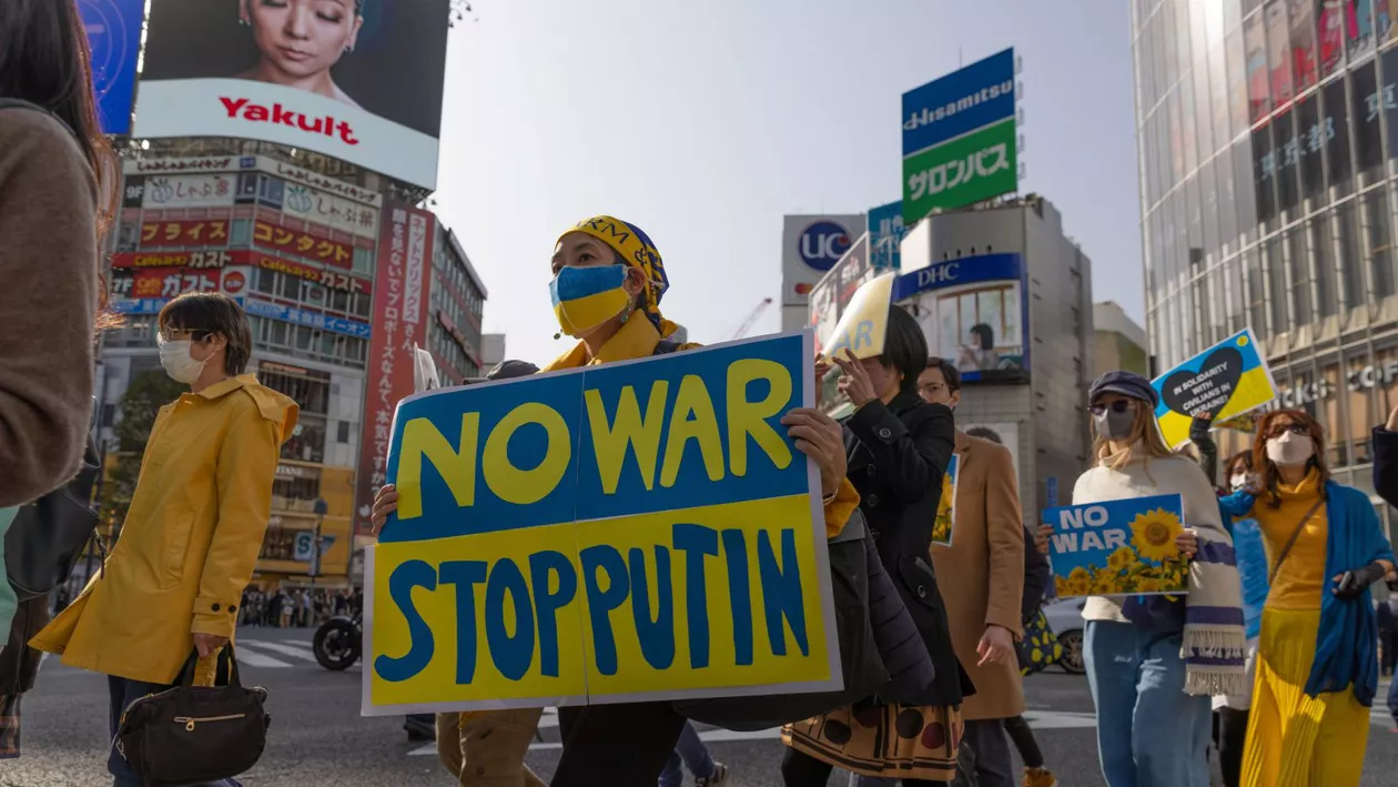 Japonia trimite veste antiglonț în Ucraina. Este prima dată când țara trimite echipamente de apărare în străinătate