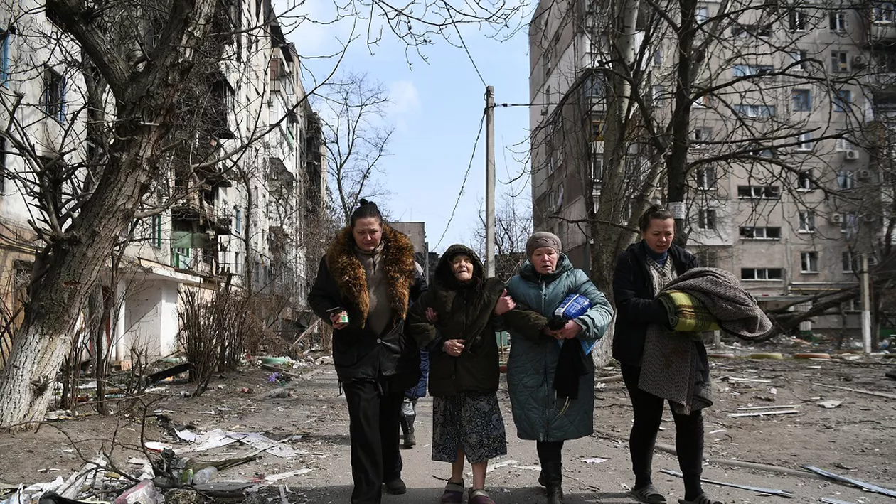 Forțele ruse, acuzate de armata ucraineană că lovesc cartiere rezidențiale și terorizează populația civilă în mai multe orașe. Depozitele de combustibil, vizate și ele
