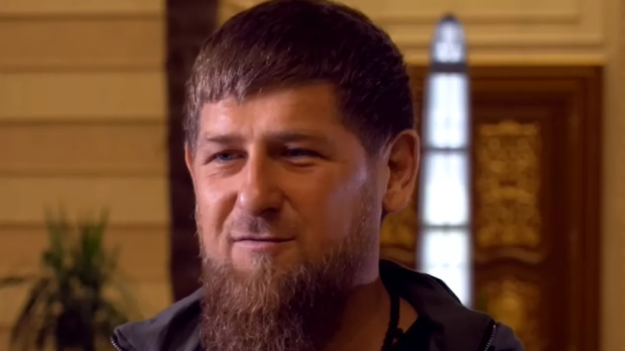 Ruslan Geremeev, cel care ar fi organizat asasinarea lui Nemțov, a fost vizitat de Kadîrov în spital. Liderul cecen l-a mângâiat și l-a pupat pe frunte (VIDEO)