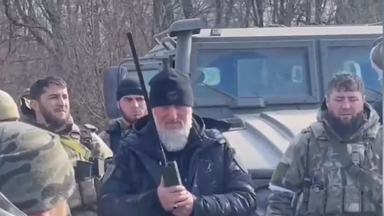 Vladimir Putin a acordat titlul de „Erou al Rusiei” unui deputat cecen care s-a oferit voluntar în război