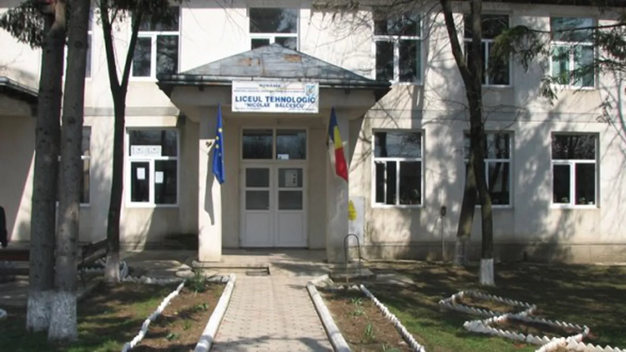 Momente cutremurătoare într-o unitate de învățământ. Un elev a fost incendiat în timpul orelor