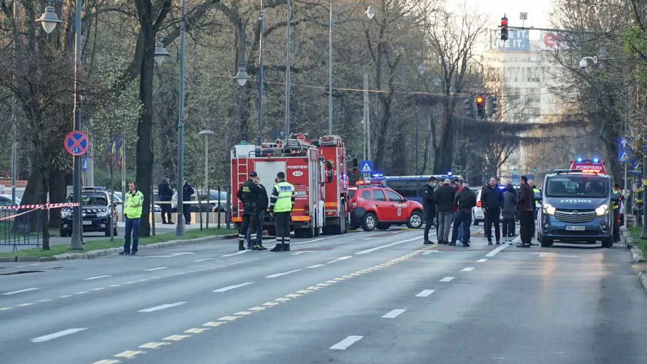 Incendiu lângă Ambasada Rusiei de la București. O mașină s-a lovit de gard și a luat foc, șoferul a murit pe loc (VIDEO & GALERIE FOTO)
