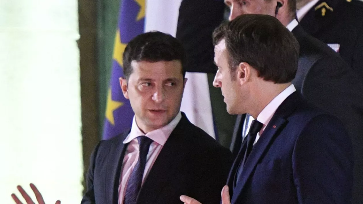 Volodimir Zelenski a spus că l-a invitat pe Emmanuel Macron în Ucraina să vadă cu ochii lui că armata rusă a comis un genocid