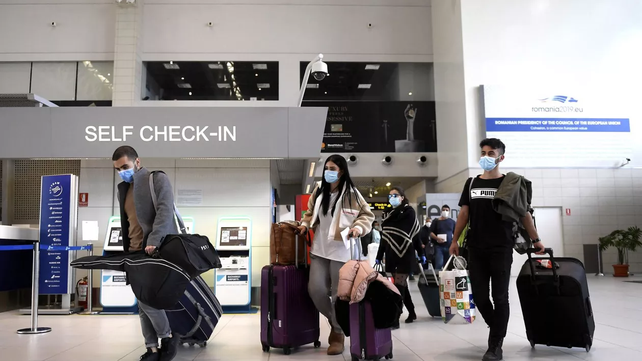 Zeci de zboruri au întârziat sau au fost anulate pe Aeroportul Otopeni. Cauzele haosului din aviație
