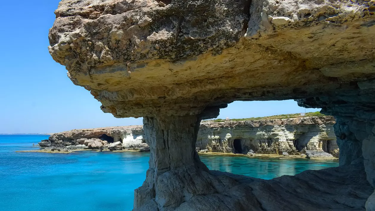 O țară din Europa cere intrarea în NATO. Este un refugiu pentru oligarhii ruși