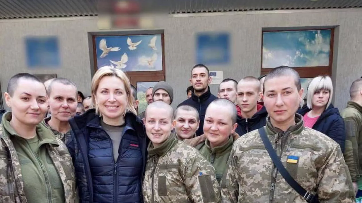 15 prizoniere din Ucraina, rase în cap de militarii ruși: Deci cum diferă acțiunile ocupanților ruși de fasciști? Nimic!