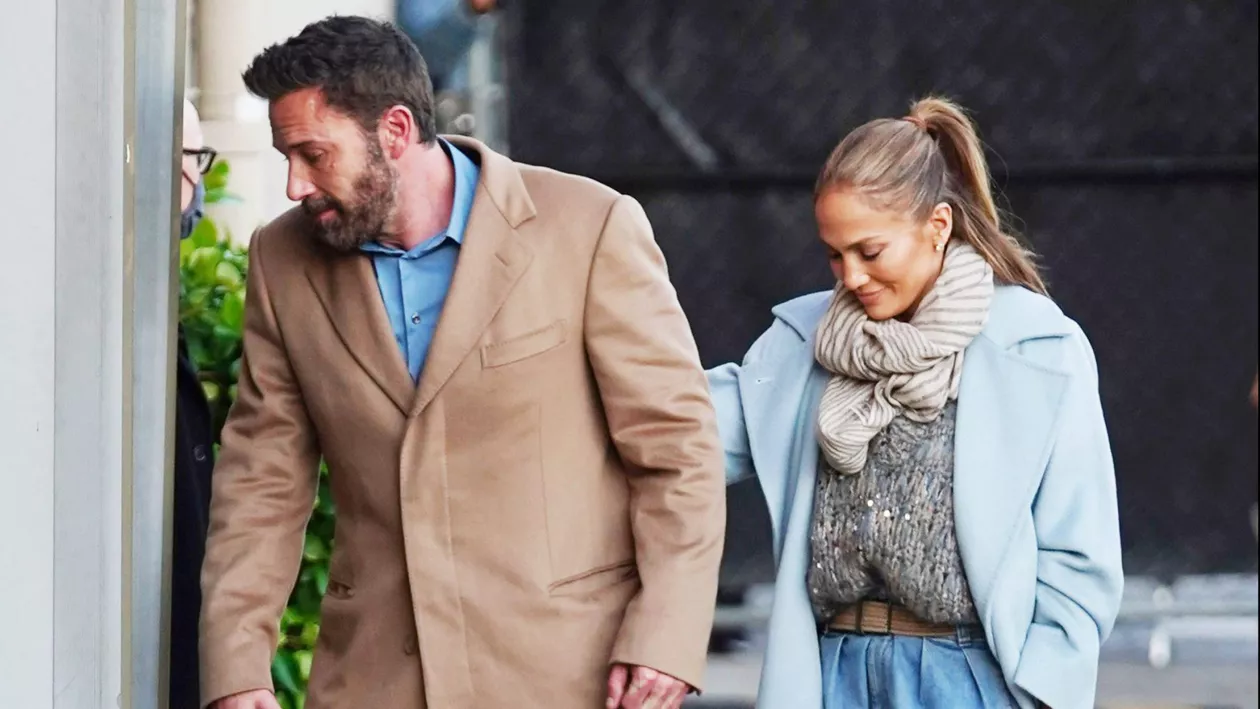 Cum arată inelul perfect care anunță logodna dintre Jennifer Lopez și Ben Affleck (VIDEO)