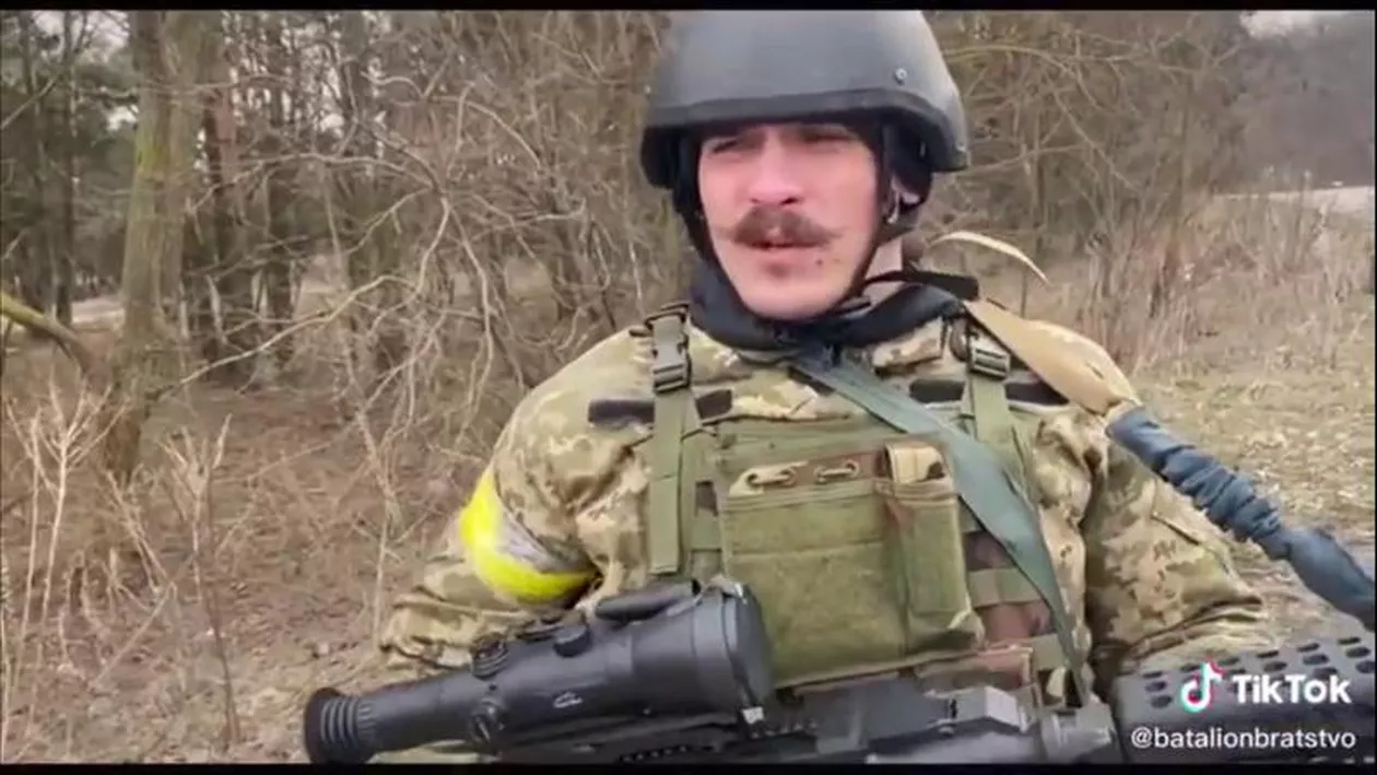 Cine e celebrul bielorus care luptă pentru Ucraina. Yanki: „Rușii sunt îmbrăcați ca niște cerșetori”
